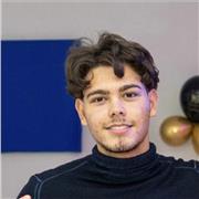 Alunno di 4ª Liceo: Passione Travolgente per la Letteratura Italiana e Voglia di Condividere il Sapere!